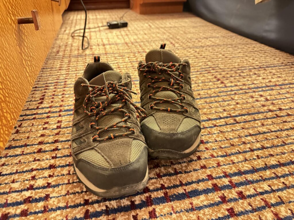 Columbia Men's Crestwood Hiking Shoe Review 2025